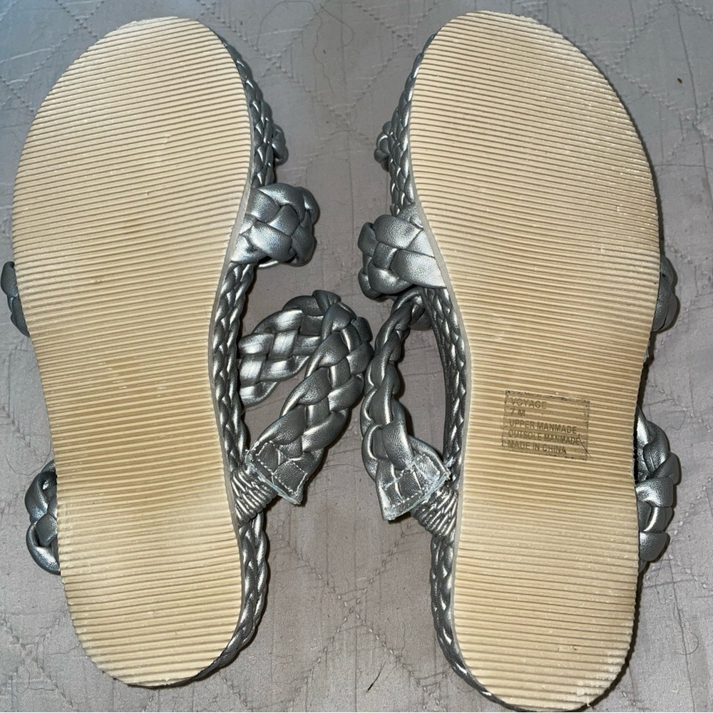 Beach by Maltisse silver sandals size 7. - Picture 3 of 5